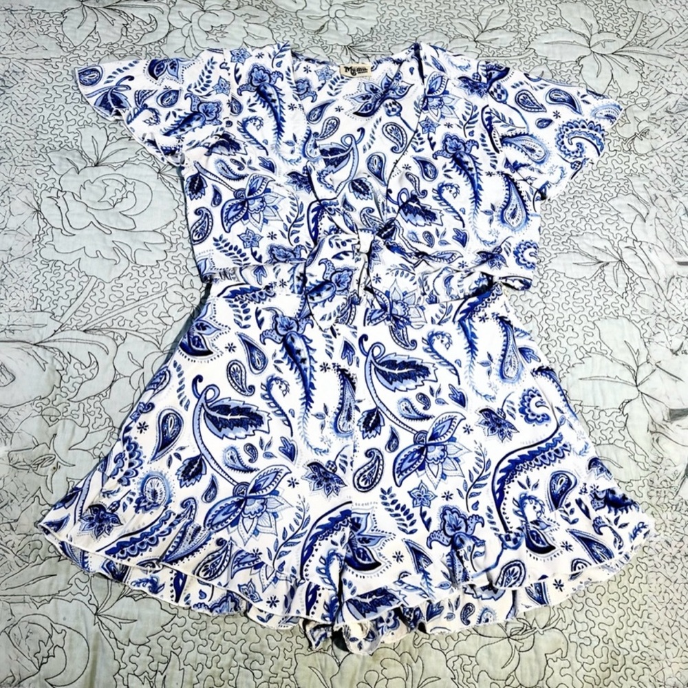 SHOW ME YOUR MUMU Riviera Tie Front Blue White Paisley Romper Medium💛 - Picture 10 of 10